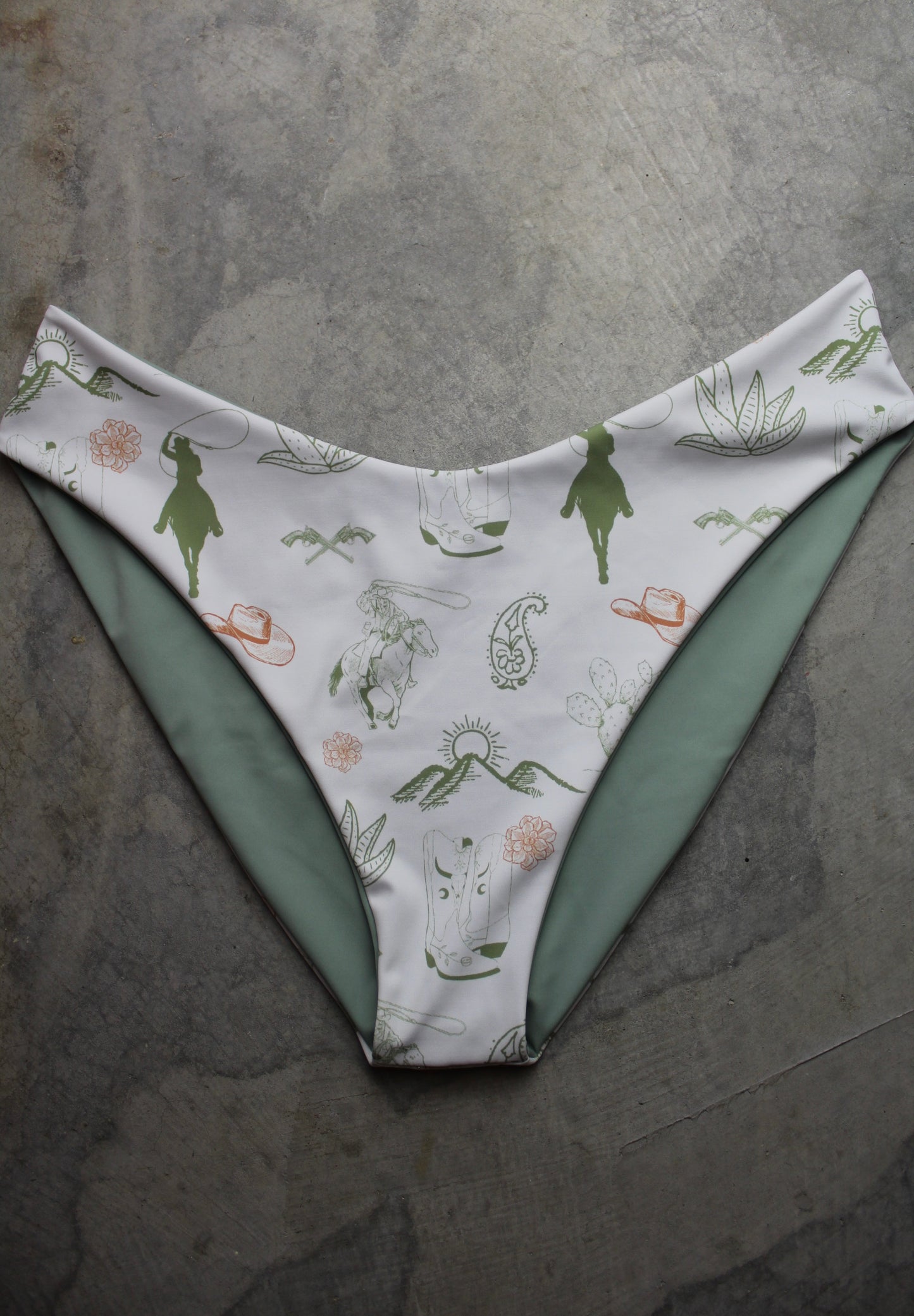 XXL Saloon/Sage Green V-Cut Bottom